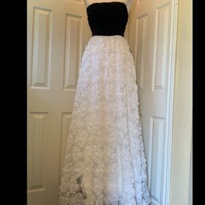 Adrianna Papell Petal Flutter Strapless Maxi Gown Size 8